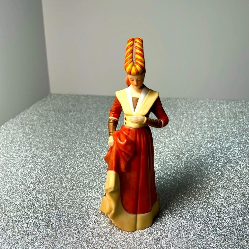 The Great Fashions of History CATHERINE Medieval Period by Lenox. KK327